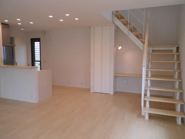 Living. Living skeleton staircase with an impressive sense of openness.