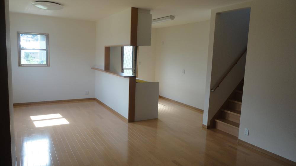 Living. LDK is spacious 20 Pledge