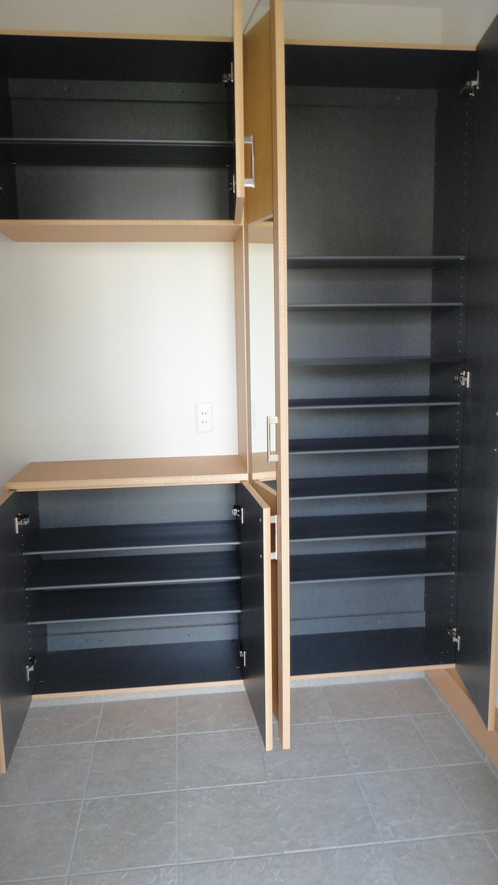 Receipt. Shoes cloak