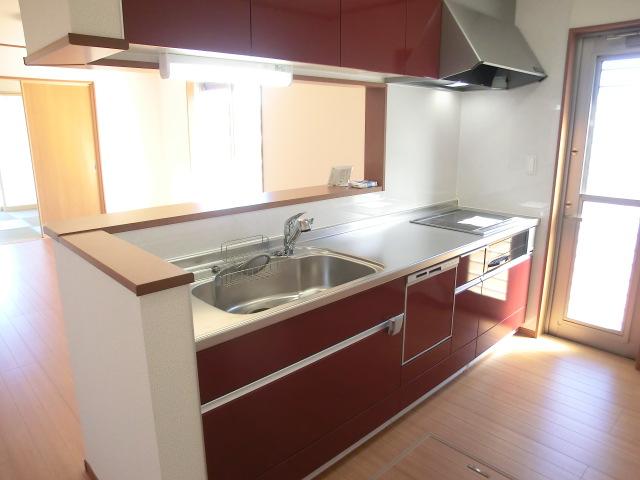 Kitchen. IH kitchen (with dishwasher)