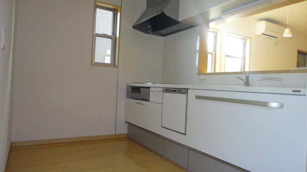 Kitchen. Toklas kitchen (old Yamaha).