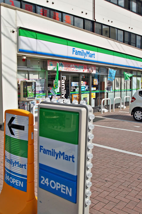 Convenience store. Family Mart (convenience store) to 200m