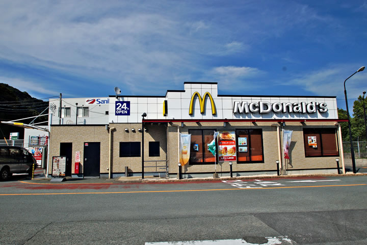 restaurant. 700m to McDonald's (restaurant)