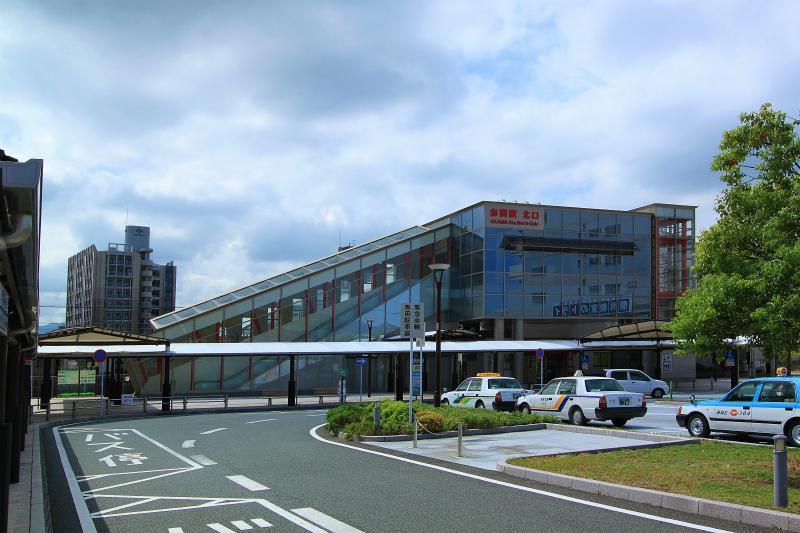 station. 1082m until JR Akama Station