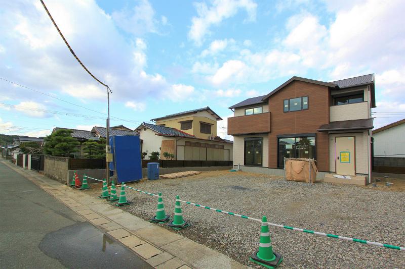 Local photos, including front road. Local (November 20, 2013) Shooting