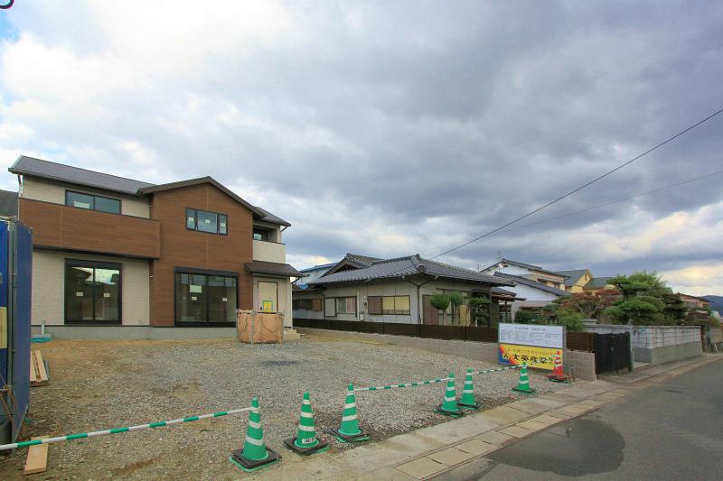 Local photos, including front road. Local (November 20, 2013) Shooting