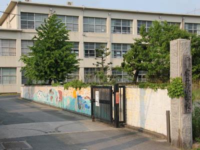 Primary school. Up to the intermediate municipal bottom Ino Elementary School 590m