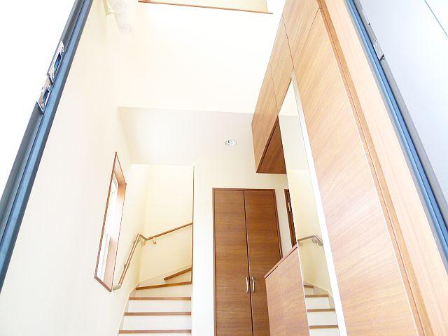 Entrance. All room 6 quires more!