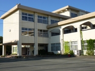 Junior high school. Up to the intermediate municipal intermediate north junior high school (junior high school) 925m
