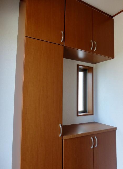 Receipt. It is the front door storage, A lot will contain shoes!