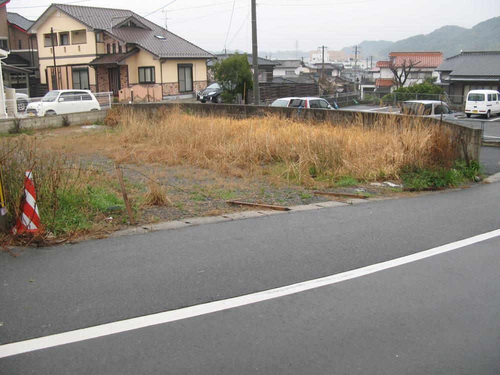 Local photos, including front road. Local (10 May 2012) shooting