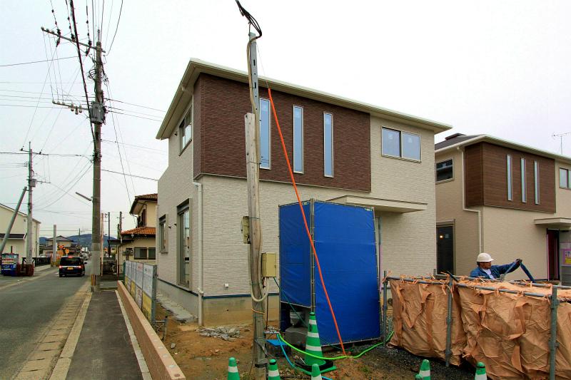 Local photos, including front road. 2013 December 17, shooting