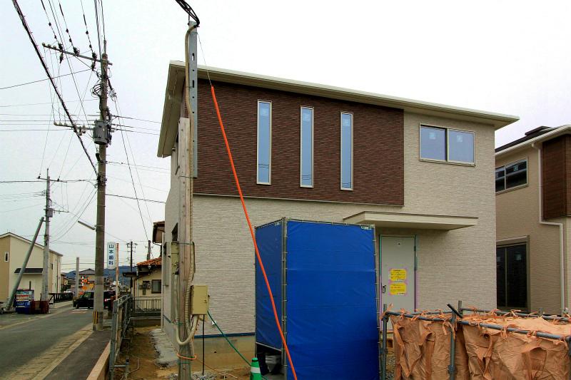 Local photos, including front road. 2013 December 17, shooting No. 11 place