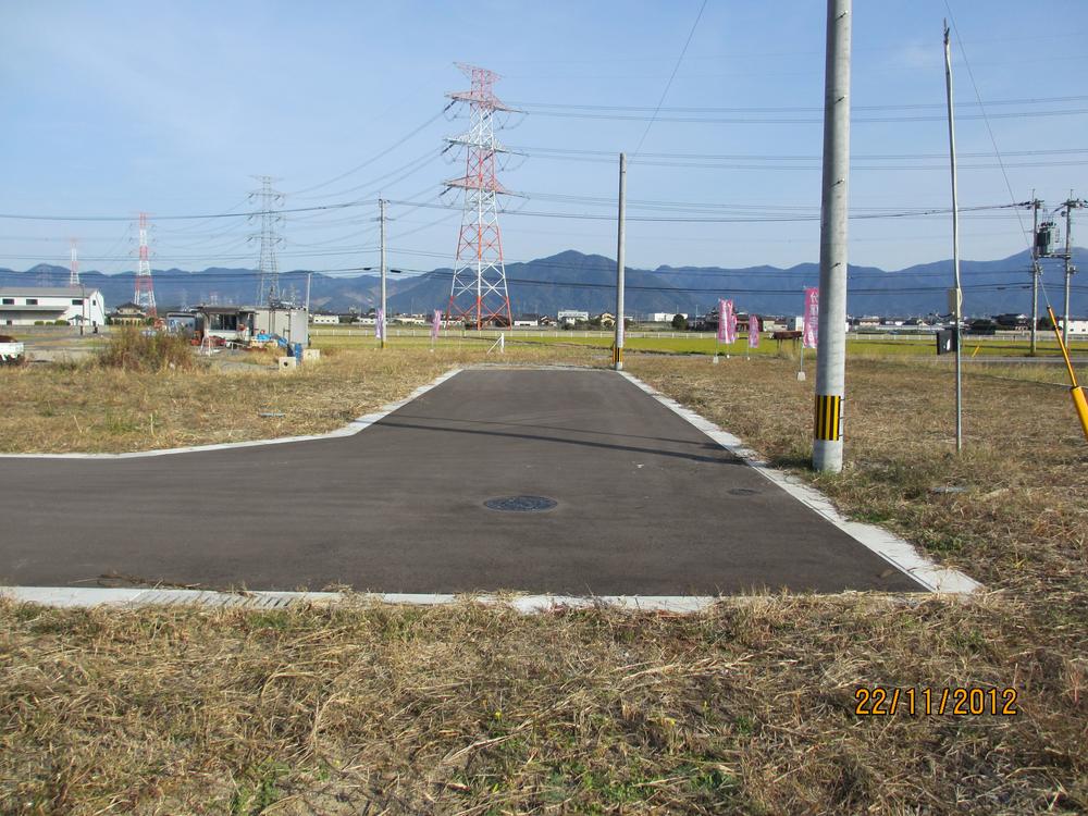 Local photos, including front road. Local (11 May 2012) shooting