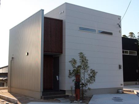 Local photos, including front road. Neat and stylish appearance. While tightly securing the privacy, So that communication can also cherish, I was paying attention also to the arrangement of the window.