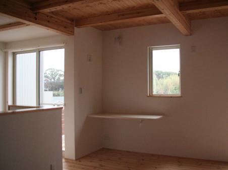 Kitchen. Next to the study counter system Kitchen. It supports the mother and children of communication.