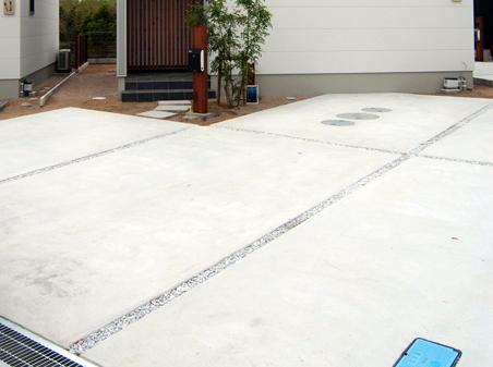 Parking lot. Also children's playground, Made to and contact with your neighborhood, Excellent ample parking in usability.