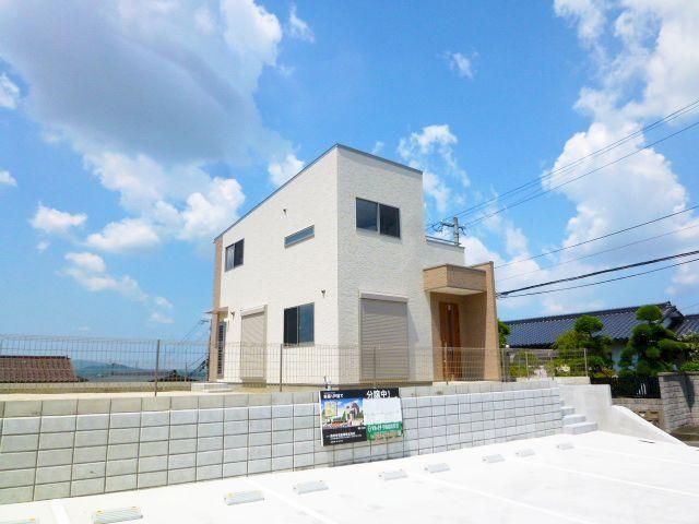 Local appearance photo. Site area spacious 113 square meters!