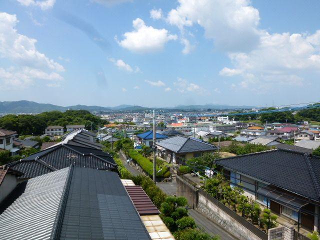 View photos from the dwelling unit. Good view!