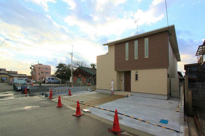 Local photos, including front road. 2013 December 20, shooting