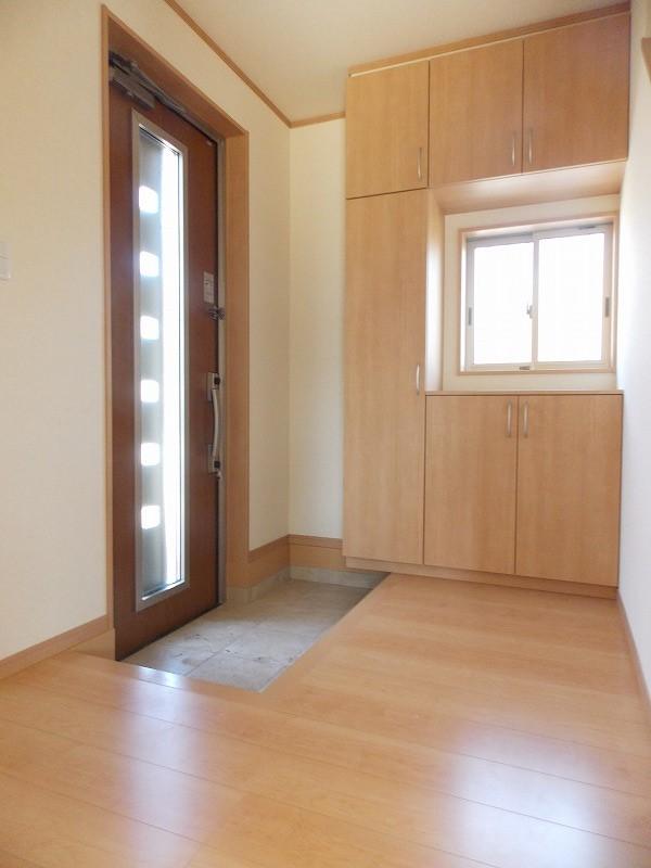 Entrance. Spacious entrance