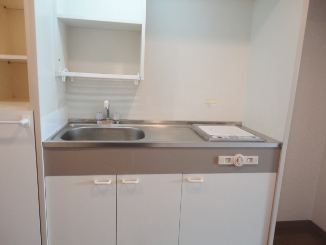 Kitchen. Cooking Heater ・ Put and refrigerators. 