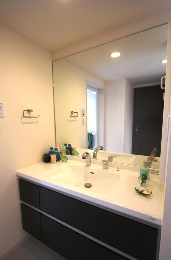 Other introspection. With a wide mirror of the sale already property (wash basin) frontage 1200mm, Wash basin with a feeling of luxury