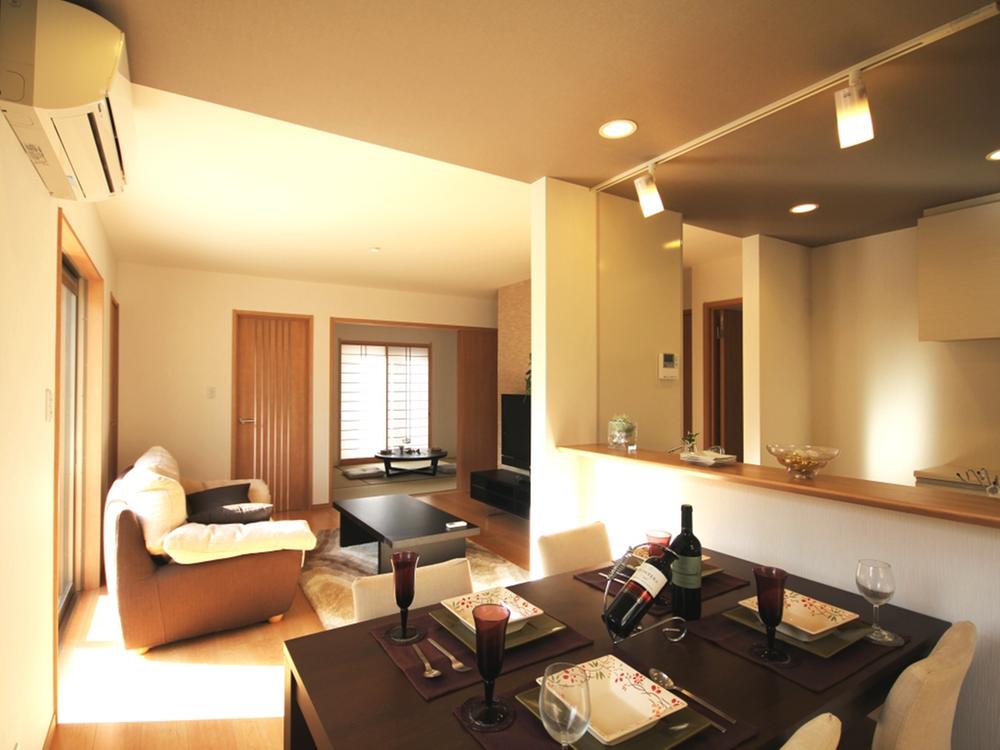 Living. Oasis the family gather Lighting is good on the south-facing