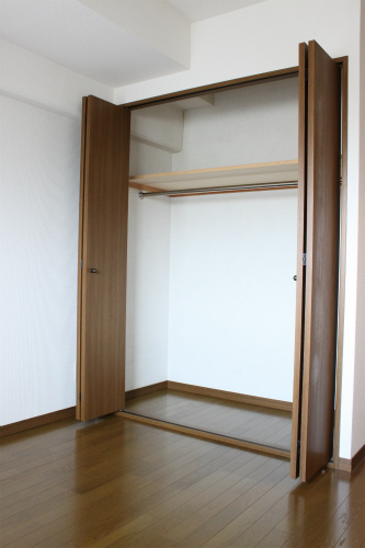 Receipt. Western-style closet