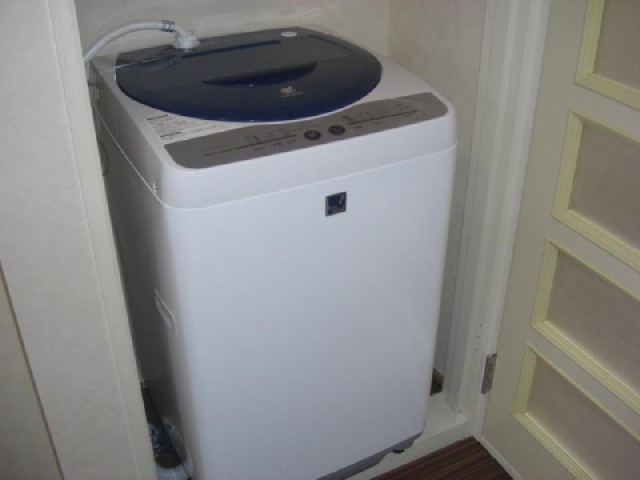 Other room space. A washing machine