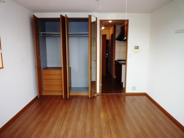 Other room space. Western-style 9 Pledge