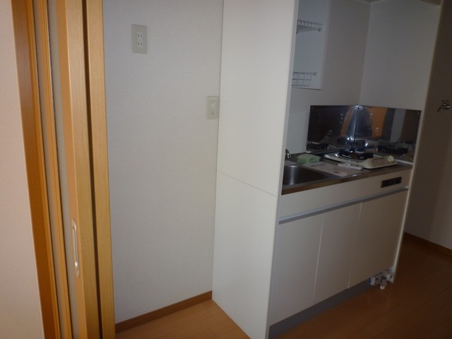 Living and room. Refrigerator yard