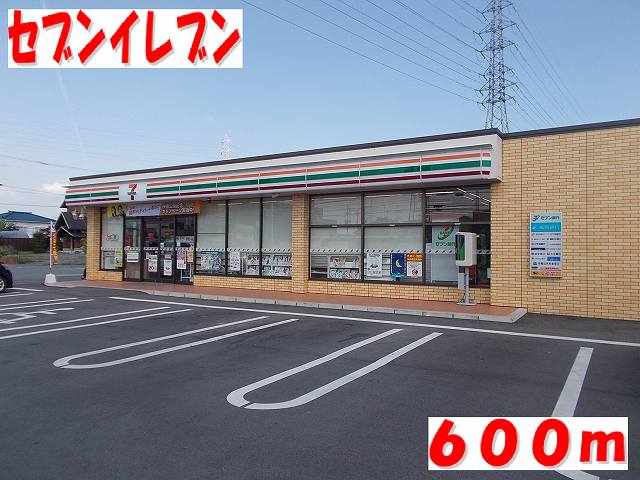 Convenience store. 600m to Seven-Eleven (convenience store)