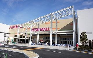 Shopping centre. There is also a 1100m shopping centers and cinemas to Omuta Aeon Mall, It is very convenient for holiday shopping.