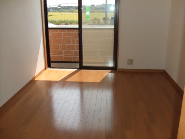 Other room space. Sunny