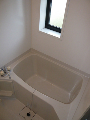 Bath. It comes with a window in the bath ☆ 