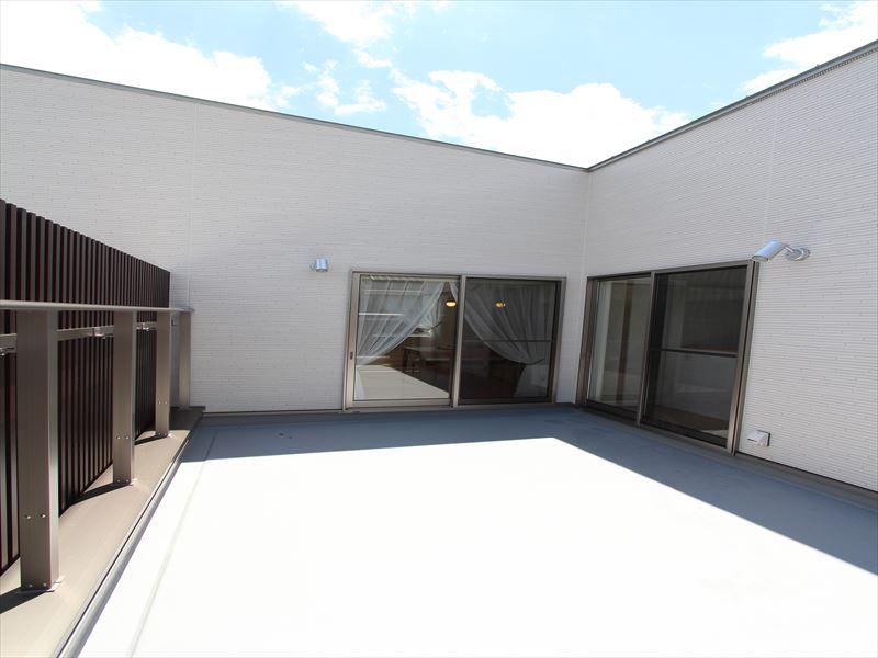 Balcony. Holiday barbecue with everyone