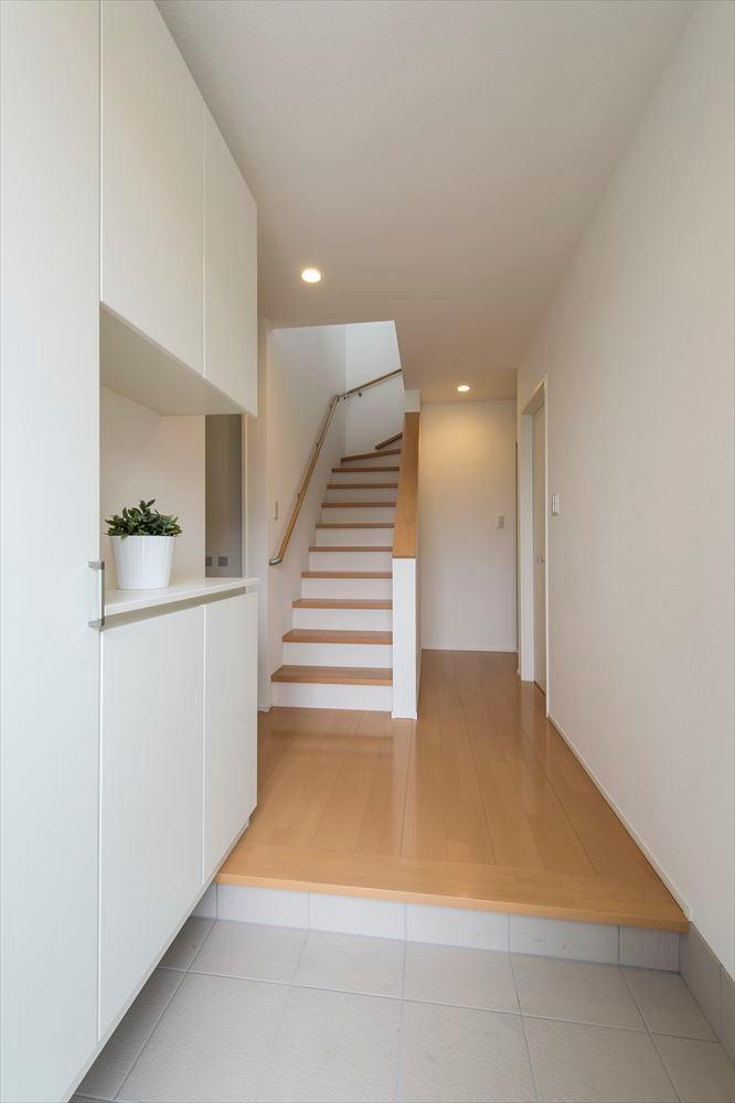 Entrance. Greet customers