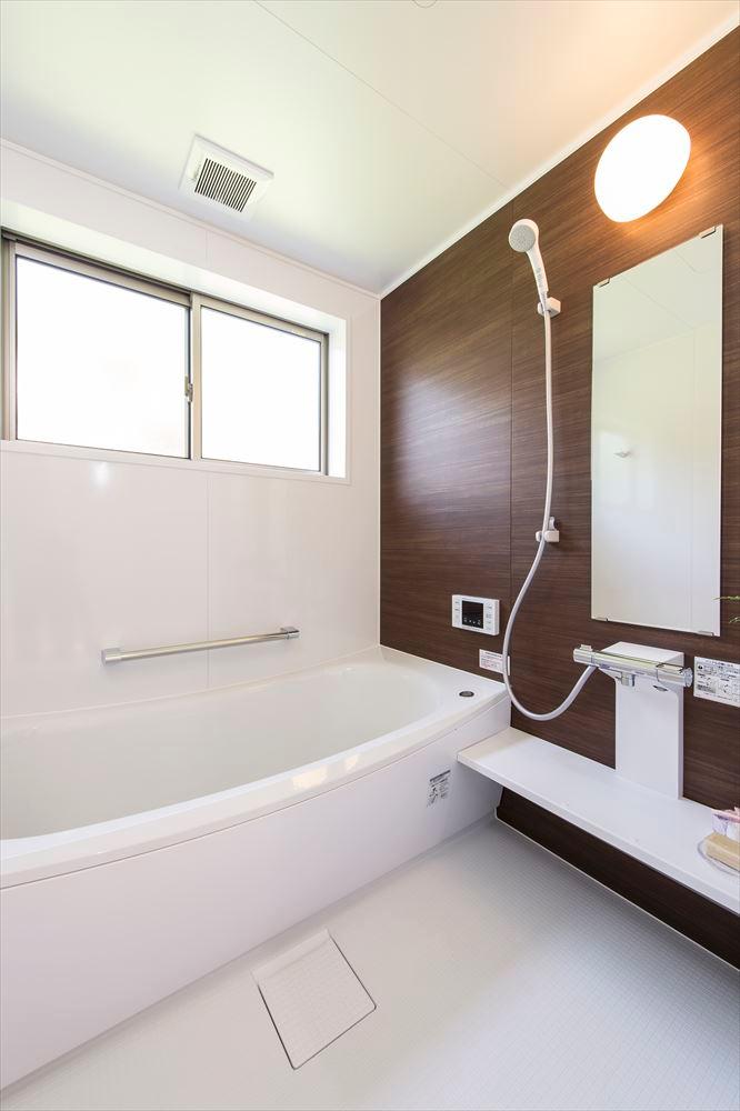 Bathroom. Spacious 1 tsubo