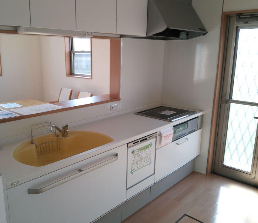 Model house photo. System kitchen