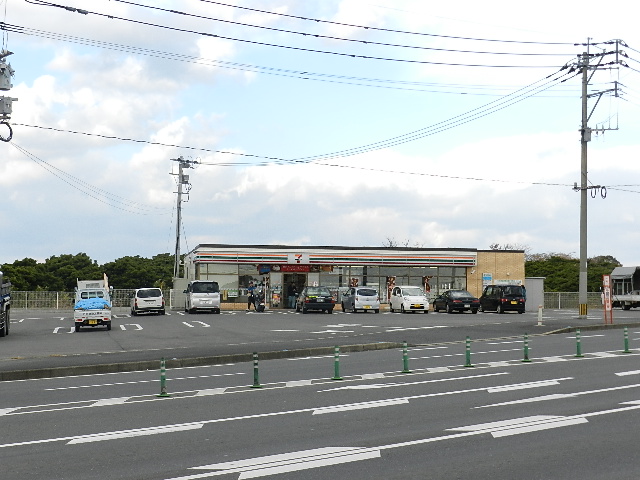 Convenience store. 1200m to Seven-Eleven (convenience store)