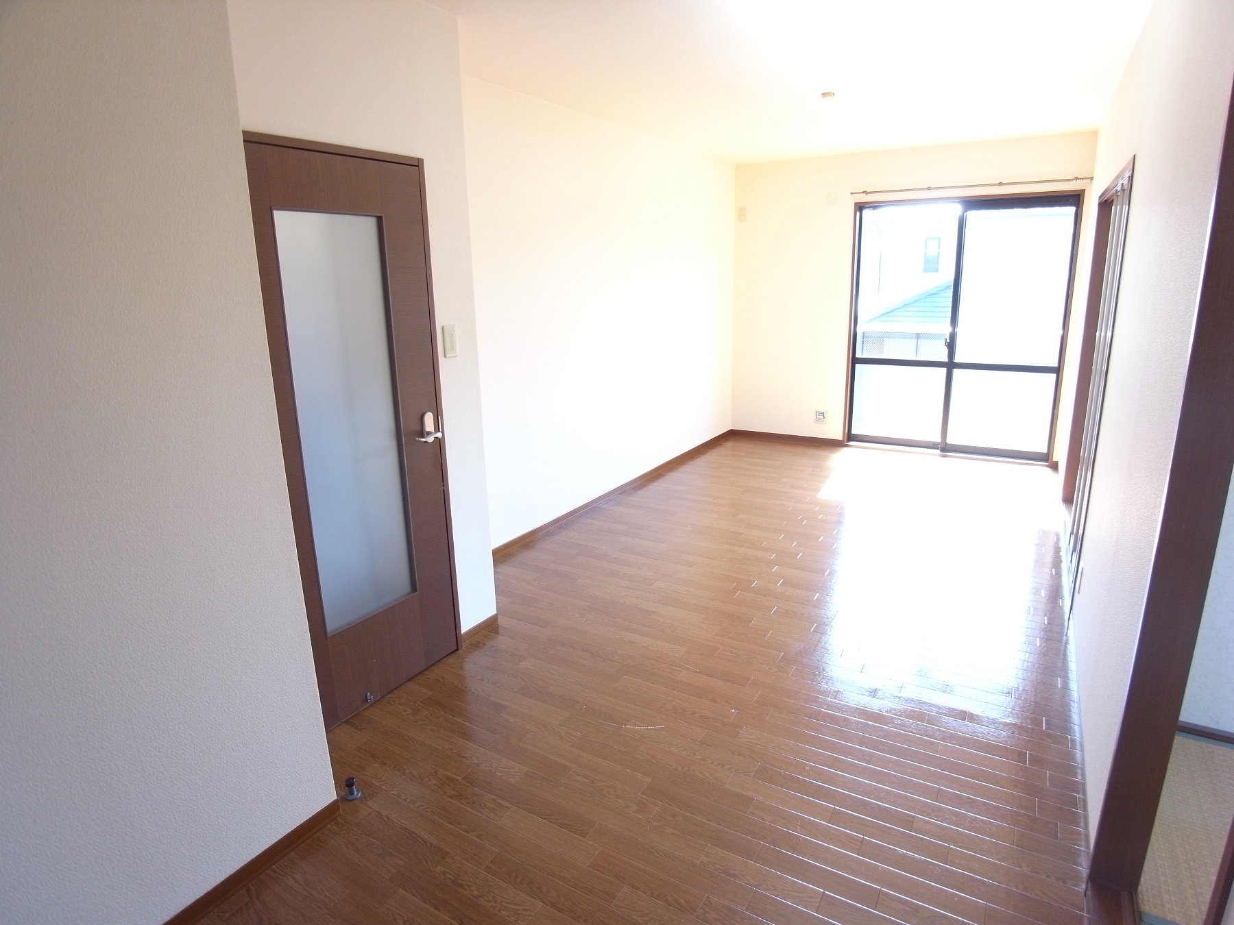 Living and room. Wide ~ There living about 13 Pledge!