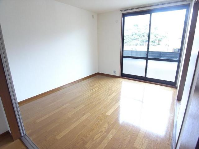 Living and room. Western-style (balcony side) 7.5 Pledge