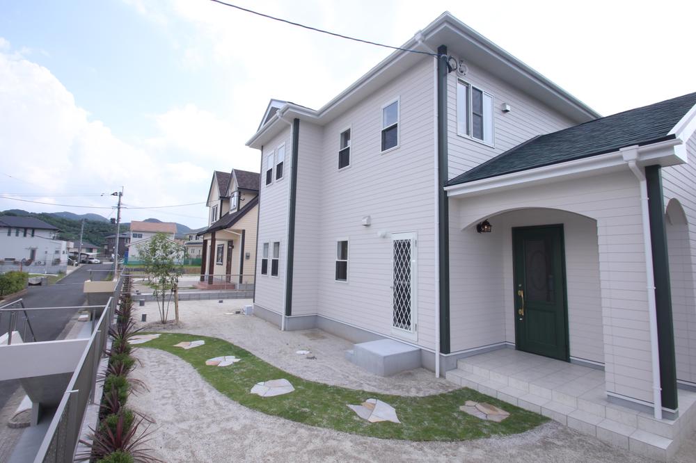 Local appearance photo. Local (11 May 2012) shooting