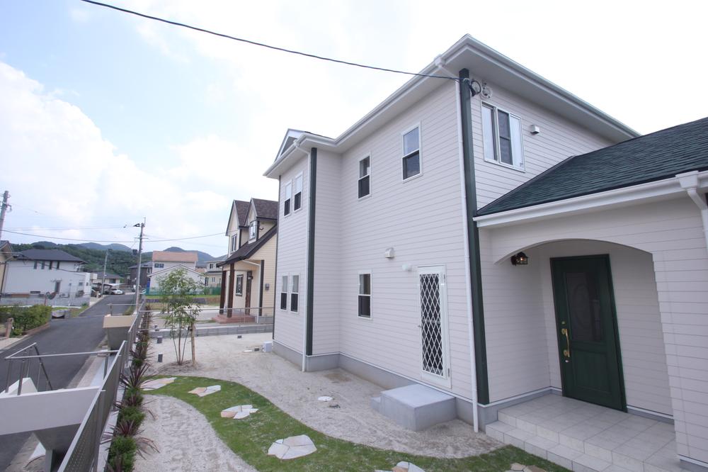 Local appearance photo. Local (11 May 2012) shooting (9-18)