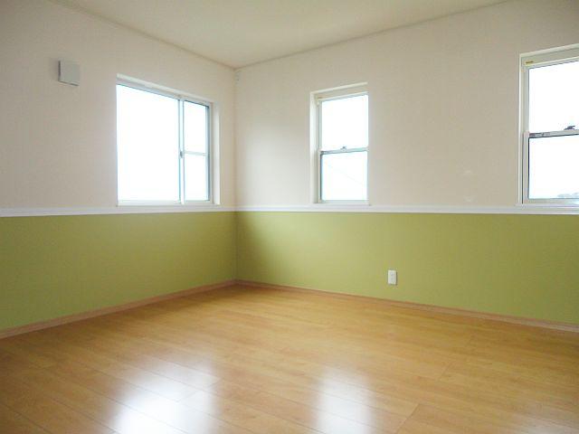 Non-living room. Front road width 6m!