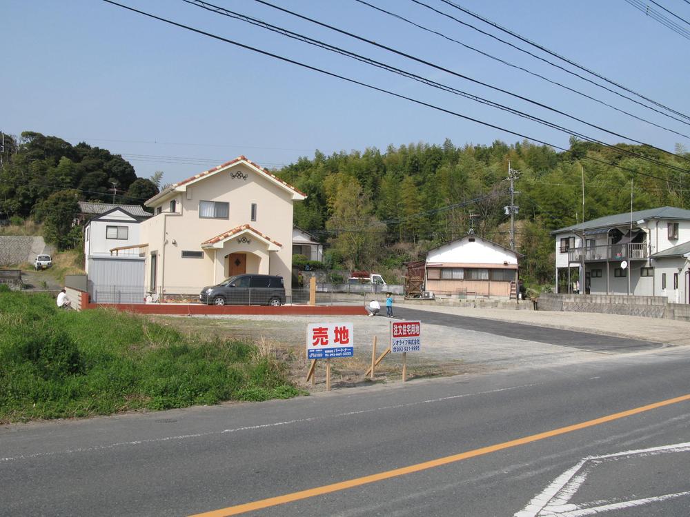 Local photos, including front road. Local (April 2013) Shooting