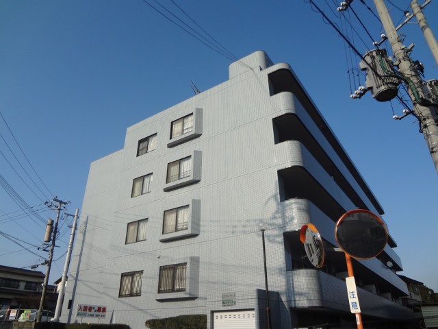 Building appearance. 4 is the story of the property