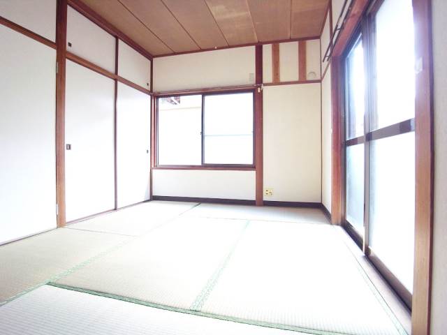 Other room space. It's good I bright rooms