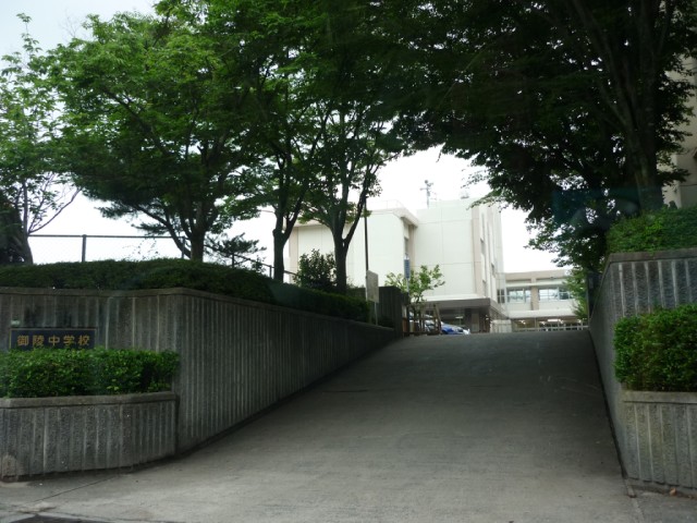 Building appearance. Tomb junior high school